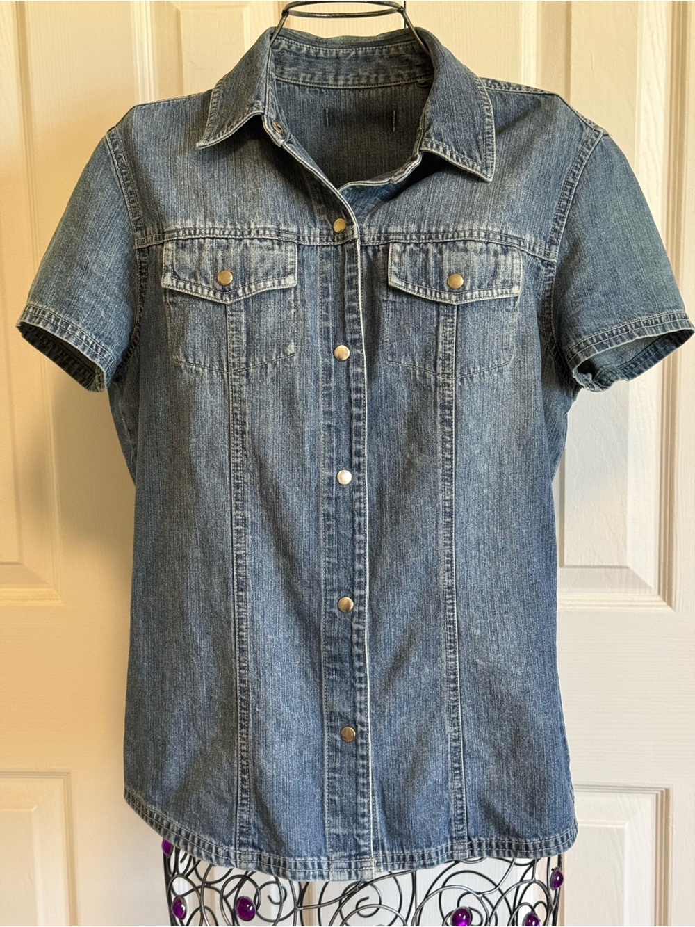 Classic Short-Sleeve Denim Button-Down Shirt - med.
